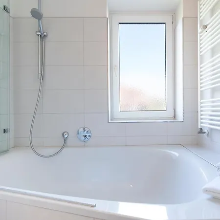 Muehlenteich App 14 *